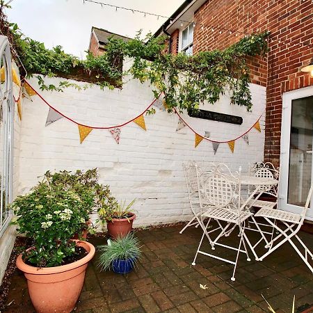 A Character Cottage In Historical Canterbury Exterior foto